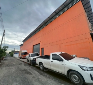 拉甲邦区 | Srinakarin — Romklao地段 带办公室的仓库出租/售 1,388平米 200,000泰铢/月，出售2700万泰铢