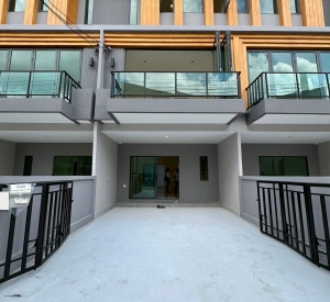 巴威区 | EIGEN Rama 9 联排别墅出租 3卧 192平米 50,000泰铢/月（可注册公司、可养宠物）