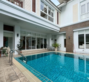 空堤区 | Sukhumvit 36 Garden Village 泳池独栋别墅出租 4卧 400平米 250,000泰铢/月