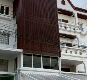 瓦他那区 | Pridi巷 — Sukhumvit7x路 家庭办公室出租/出售 5++房 350平米 出租65,000泰铢/月（可注册公司），出售1480万泰铢