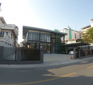 独立办公楼出租, 宽敞空间Inthamara 34 优越地段, 连接 Ratchada-Vibhavadi 
