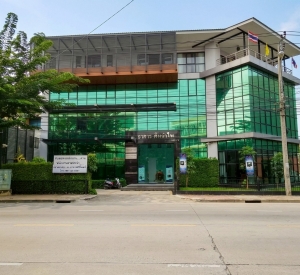 堪那耀区｜4层商业办公楼出售/出租 使用面积约1700平米 售价58,000,000 泰铢  租金300,000 泰铢 / 月