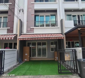 拉抛区｜Baan Klang Muang S-Sense Rama 9 – Ladprao 联排别墅出租（可注册公司） 3卧180平米拉抛区拉抛区 35000泰铢/月