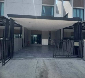 曼甲必区 | Baan Klang Muang Ladprao 101 Station联排别墅/家庭办公室使用【可注册公司】 4卧3卫 土地约104.8平方米 租金可注册公司59,000泰铢/月