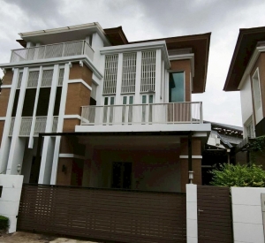 乍都节区 | Baan Klang Krung The Nice Ratchavipha独栋别墅出租 3卧5卫310平方米 租金105,000泰铢/月