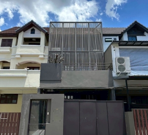 ​曼谷 汇权区 | Rama 9 Soi 19 Home Office出售/出租 350平方米 租金57,000泰铢/月 售价15,500,000泰铢