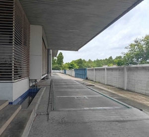 北榄府 邦披县 | Thepharak仓库出租 846平方米（带2台5吨行车） 租金160泰铢/平方米/月 黄色用地