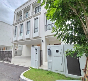 曼谷 诗丽吉-素万那普区 | AERIE Srinakarin–Krungthepkreetha独栋别墅出租 4-5卧6卫390平方米 租金130,000泰铢/月