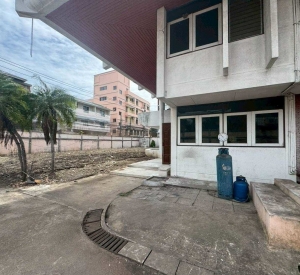 曼谷 瓦塔纳区 | Sukhumvit 71土地+独栋别墅出租 253平方哇 租金88,000泰铢/月
