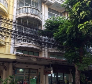 曼谷 帕卡农区 | Sukhumvit 101四层商住楼出租 150平方米 租金20,000泰铢/月 可办理公司注册 接受养宠物