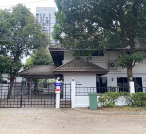 曼谷 赛丽区 | 独栋住宅/家庭办公室出租 12间多功能房 390平方米 租金90,000泰铢/月 可注册公司