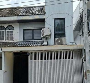 曼谷 乍都节区 | Lat Phrao 41联排别墅出租 2卧2卫180平方米 租金22,000泰铢/月 允许养宠物