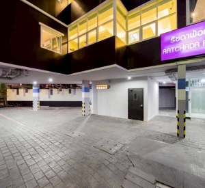 曼谷辉煌区 | Suthisan附近酒店出售，20间客房 ，售价：5500万泰铢，税费各半。