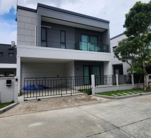 北榄府 邦披县 | Centro Bangna独栋别墅出租 4卧4卫190平方米 租金80,000泰铢/月