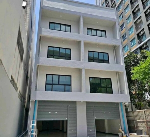 曼谷 挽赐区 | Tao Poon MRT站旁新建商用楼出租 2间4层 645平方米 租金390,000泰铢/月，可注册公司