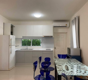 曼谷 萨帕坎区 | Town Avenue Srinakarin三层转角联排别墅出租 3卧4卫195平方米 租金32,000泰铢/月