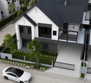 曼谷 邦纳区 | Centro Bangna独栋别墅出租 Corner Unit 303平方米 租金150,000泰铢/月