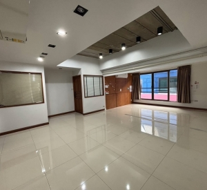 曼谷 空讪区 | Charan Nakhon 14七层商用办公楼出租 1,000平方哇 租金250,000泰铢/月，可注册公司