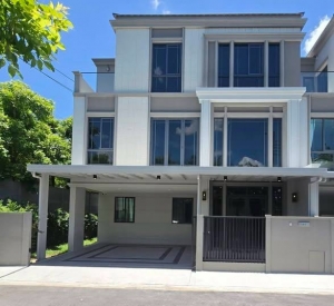 曼谷 瓦他那区 | Baan Klang Muang Classe Sukhumvit 77豪华联排别墅出租 2卧3卫214平方米 租金150,000泰铢/月