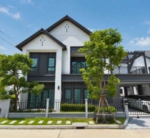 北榄府 邦披县 | Centro Bangna顶级户型独栋别墅出租 4卧5卫303平方米 租金150,000泰铢/月