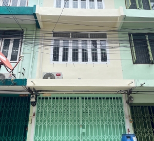 曼谷 沙吞区 | Charoen Rat 7全新翻修3层商住楼出租 3卧97.02平方米 租金20,000泰铢/月