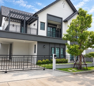 北榄府 邦披县 | Centro Bangna Phase 2豪华独栋别墅出租 4卧4卫90平方哇 租金130,000泰铢/月