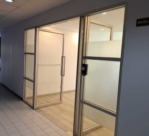 曼谷 汇权区 | Chamnan Phenjati Business Centre办公室出租 181平方米 租金85,000泰铢/月起