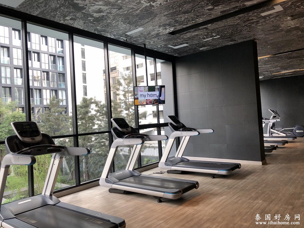 Noble-Ploenchit-condo-at-Sukhumvit-Road-gym.jpg