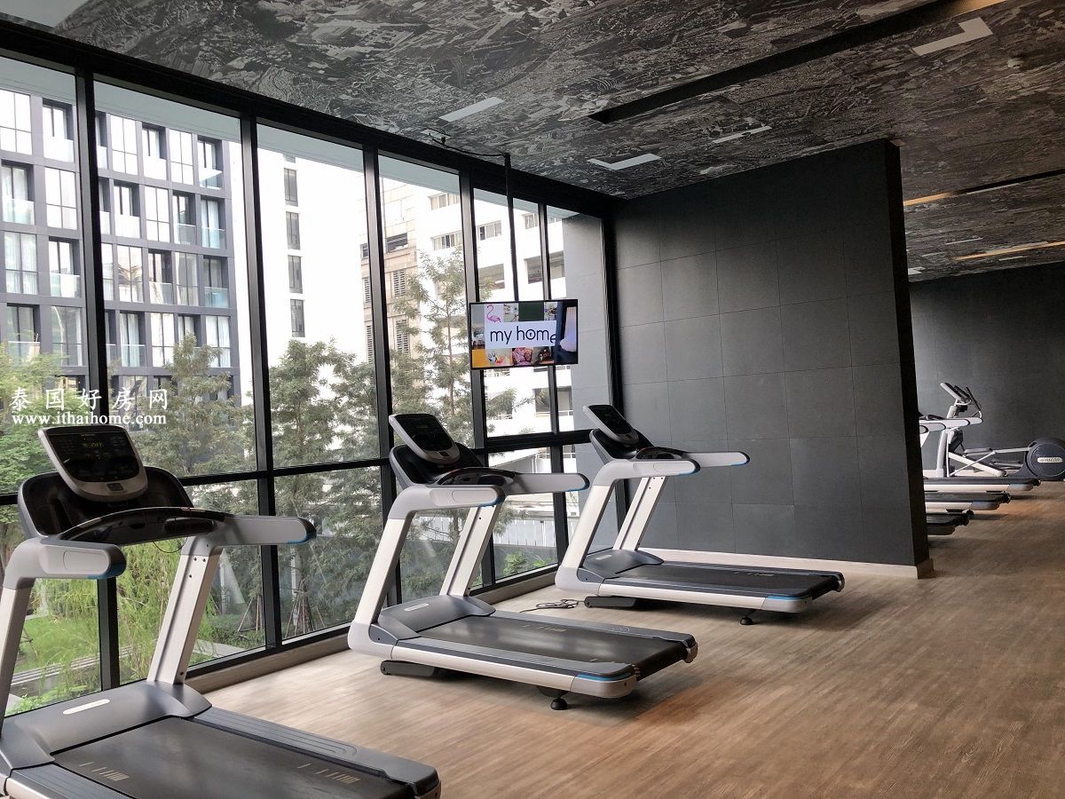 Noble-Ploenchit-condo-at-Sukhumvit-Road-gym.jpg